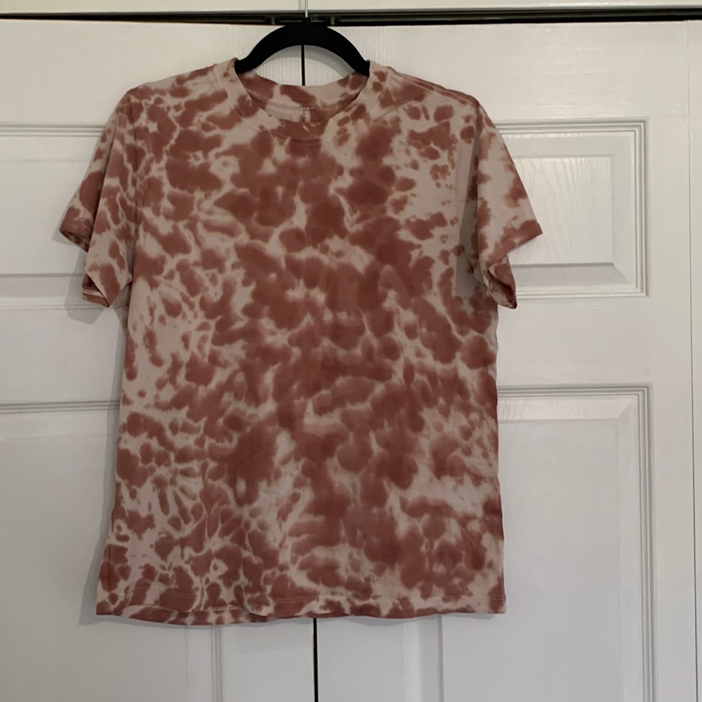 Lululemon pink and white tie dye t-shirt